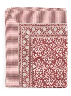 Bordsduk JULDUK Snowflake Röd 150×230 cm – Chamois