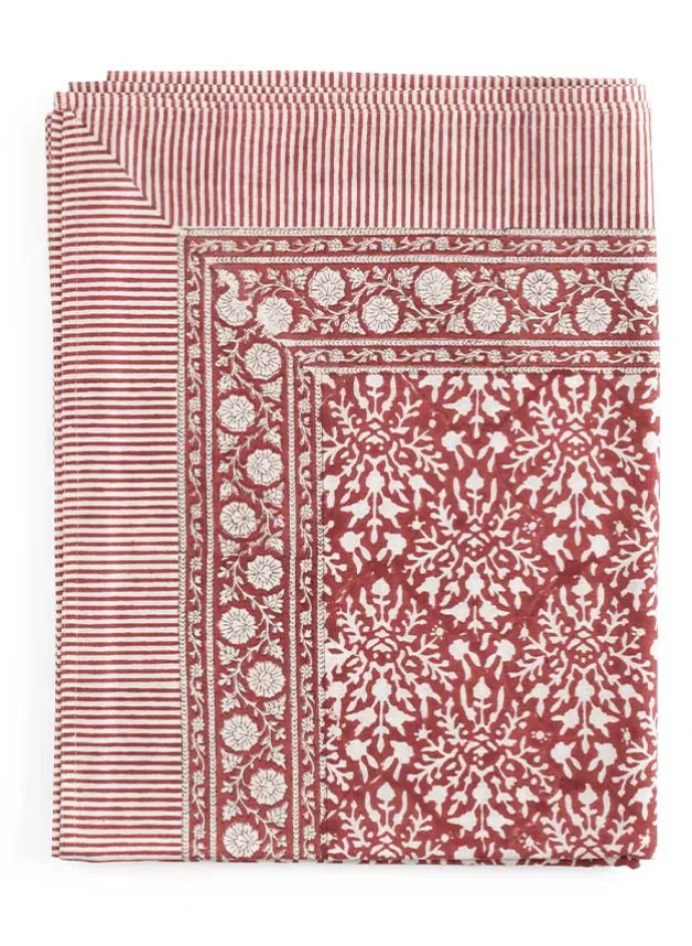 Bordsduk JULDUK Snowflake Röd 150×230 cm – Chamois