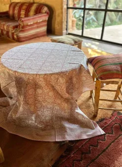 Bordsduk, Paradise Rose 150×230 cm – Chamois