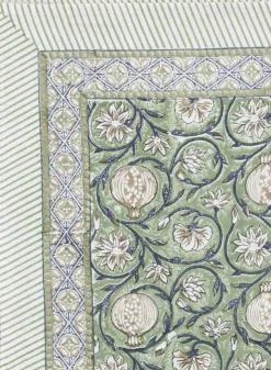 Bordsduk Tangier Pomegranate Green 170x270cm – Chamois