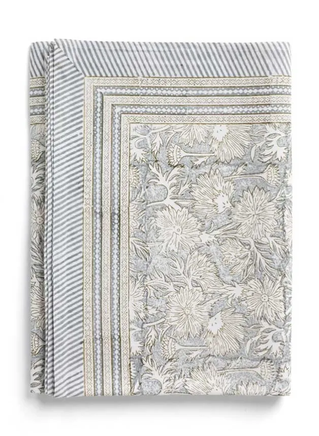 Bordsduk Waterlily Cashmere Blue 150×230 cm – Chamois