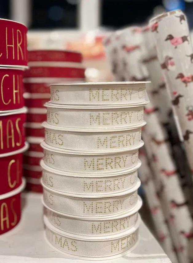 CREMEVITT presentband Merry Christmas i prickar 15 mm -15 meter