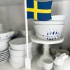 Flaggstång i trä 32 cm – Svenska Flaggan