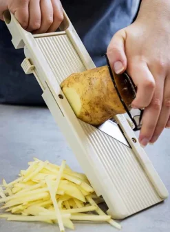 Japansk Mandolin med 3 st Blad – KitchenCraft