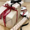 Julklappsband, presentband i RÖTT med Guldtext – Merry Christmas 15 mm – 5 meter