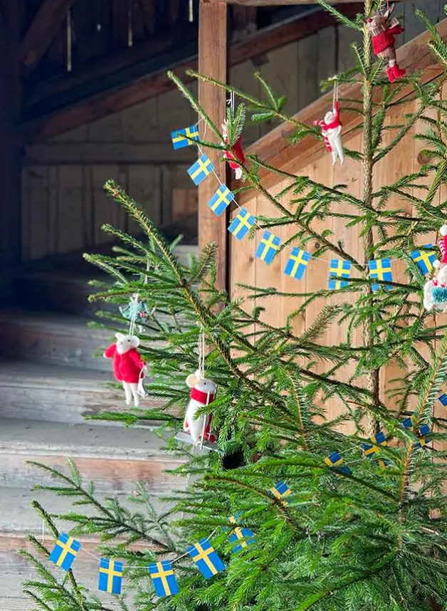 Minigirlang Svenska Flaggan i papper 4×6 cm, 1,5 m