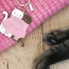 Nyckelring – 2 Katter i en tröja – Rifle Paper Co