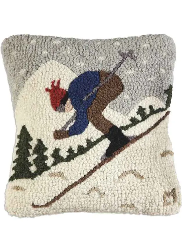 Prydnadskudde i ull ”Downhill Skier” 35×35 cm