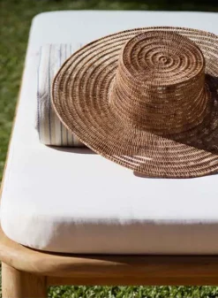 Stråhatt i Naturfärgad Palmfiber – Tine K